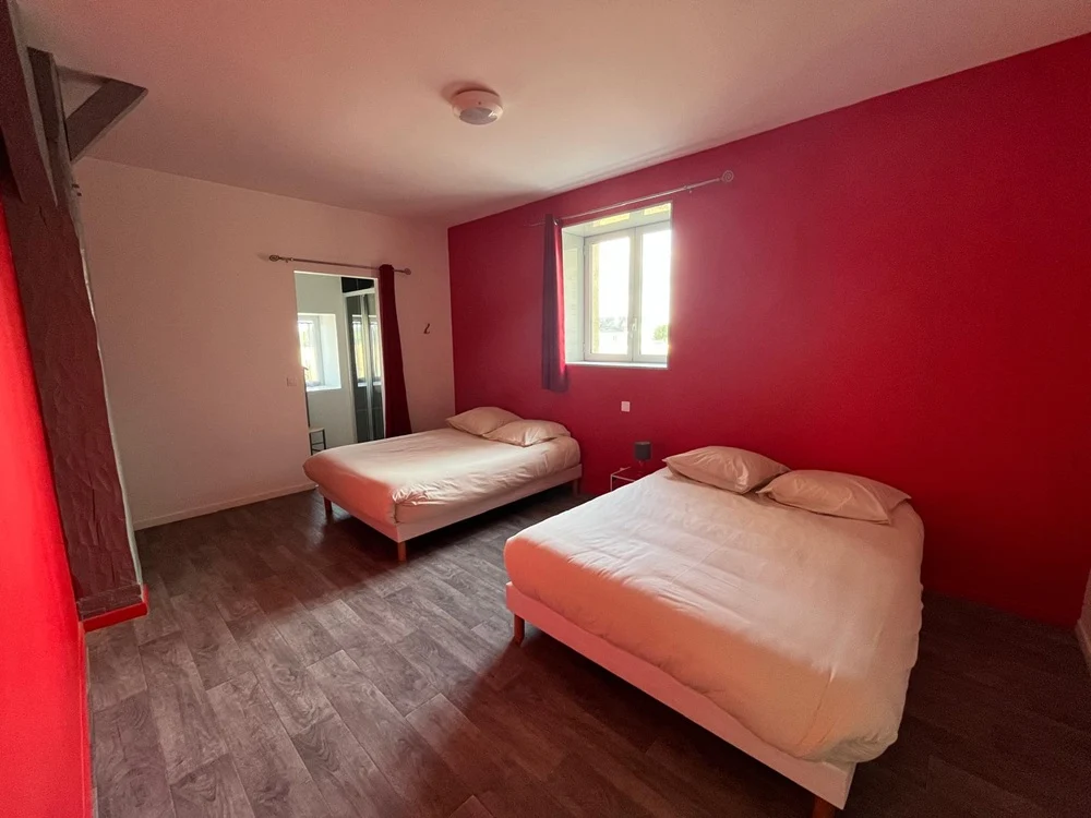 Chambre rouge 4 personnes du Domaine des 4S