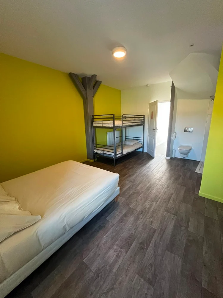 Chambre pour personnes à mobilité réduite au Domaine des 4S